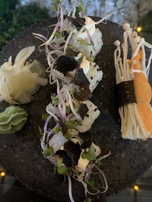 Vegane Rolle mit Trüffel & Nigiri mit Pilzen   at Secret Garden in Berlin