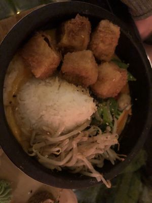 Sinneswandel (Rotes Curry mit Shitake Pilze, Sojasprossen, Tempura Tofuwürfel, frisches Saisongemüse aus dem Wok Noriflocken auf Duftreis) -> 11,50€  at Secret Garden in Berlin