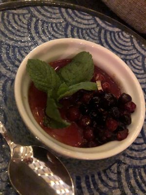 Happy Ending (Creme Bruleé made from vanilla and lemon with a slightly sweet ginger-agave sauce) -> 4€  at Secret Garden in Berlin