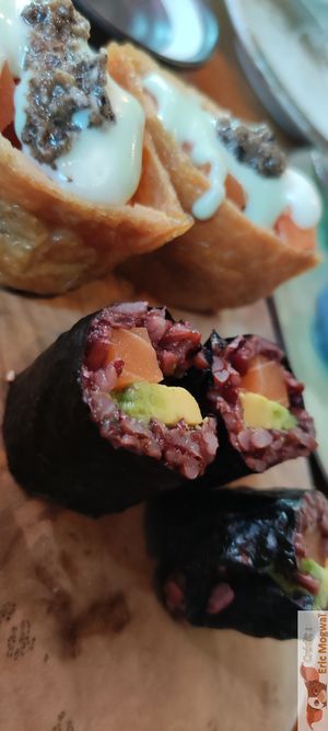 Avocado and plant Salmon at Secret Garden in Berlin