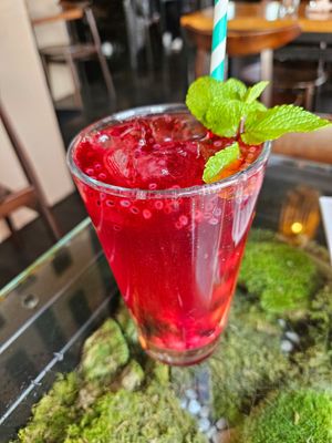 'Red Sensation': raspberry & basil with tea (5.5€) - straw too narrow, often clogged at Secret Garden in Berlin