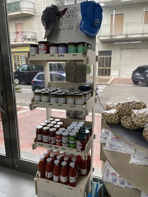 Tomato sauces  at Il Mercatone della Frutta in Collesano