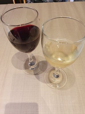 Vegan wine at nu dish Deli & Cafe in Tokyo