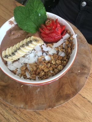 peanutbutter smoothie bowl at Botanik in Kerobokan Kelod