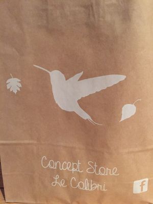 Sac en papier à l’effigie at Le Petit Colibri in Lyon