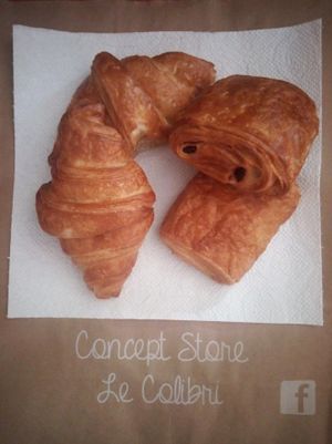 Croissant et pain au chocolat végétalien :) at Le Petit Colibri in Lyon