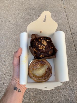 Muffin and cake at Le Petit Colibri in Lyon