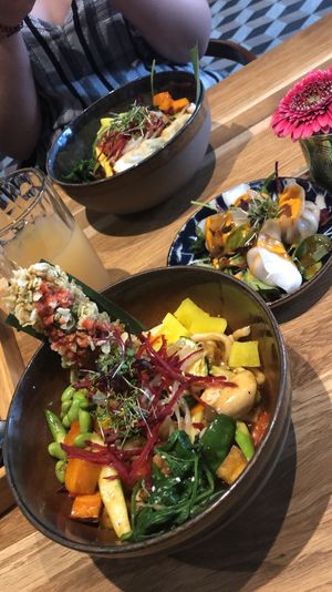 Die #23 Regeneration Bowl + #16 Ha Cao at An Vegan House  in Hamburg