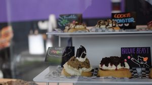 more rolls at Cinnaholic in Seattle