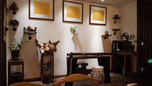 Interior with zither at TàiSù ShūShí in Shanghai