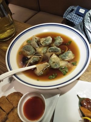 Wontons at TàiSù ShūShí in Shanghai