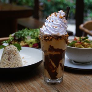 Banana Chocolate Biscoff Milkshake
Banana, Biscoff biscuits and Biscoff spread blended with coconut ice cream and our signature Manggis milk, topped with vegan whipped cream. at Manggis in Canggu in Canggu