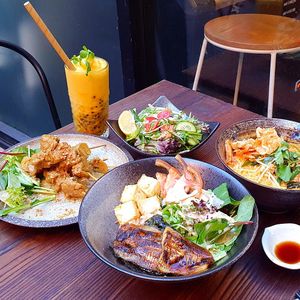 Malaysian styled Vegan Satay Skewers, Eggplant Unagi Don, Malaysian Laksa and Banana Blossom Salads with Mango Tango Smoothie at Brainwave Cafe in Sydney