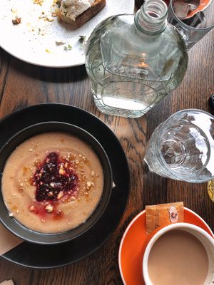 Porridge and soy milk chai latte at O.G.B. in Christchurch