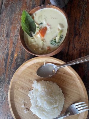 Green curry (very good)  at Benny's On The Beach in Koh Lipe