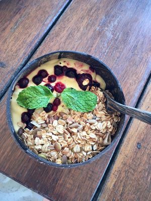 Mango smoothie bowl at Benny's On The Beach in Koh Lipe