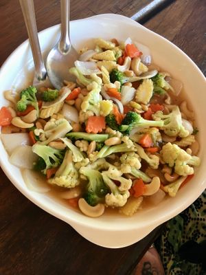 Stir fried veggies with cashews at Benny's On The Beach in Koh Lipe