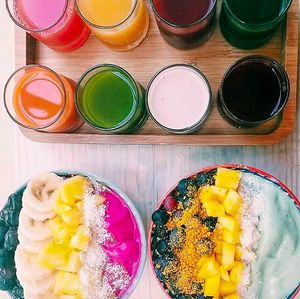 Cold Pressed Juice / Acai & Pitaya Bowls at Revolucion Coffee & Juice in San Antonio