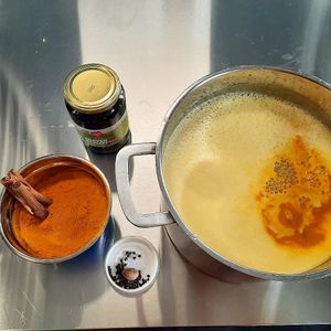 Goldene Milch Kochen at KoBaMugasmus in Eberswalde