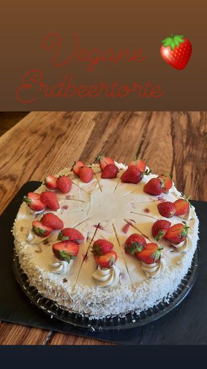 Strawberry cake at KoBaMugasmus in Eberswalde