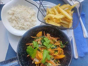 Vegetais salteados at Tragos E Condutos in Evora