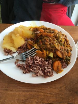 Dhal with apples and wild rice  at Potiron et Ciboulette in Angers