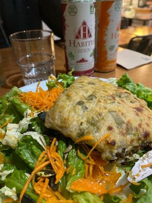 Tarte aux poireaux et ses crudités   at Potiron et Ciboulette in Angers