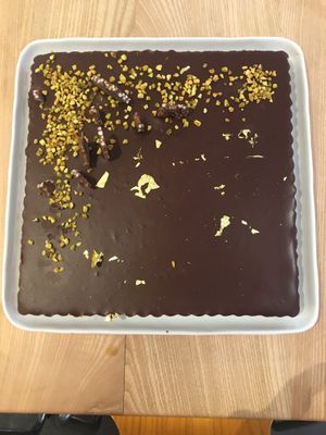 Notre tarte au chocolat, états de pistache et feuille d'or at Bhajan Cafe in Nice