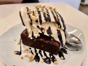 Brownie a la mode   at Loving Hut - Barber Lane - Maybe closed in Milpitas