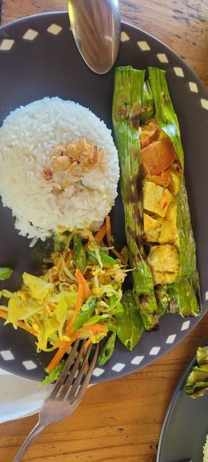 Pepes tahu with veggies and rice at Clasico in Lembongan