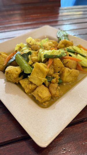 Tofu curry stir fry #Veganuary at Kaun Im Yok in Vientiane