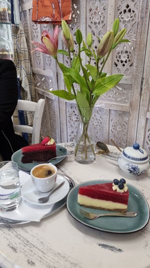 Strawberry chocolate and Strawberry Cheesecake at Omas Backstube in Vienna