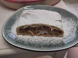 Apfelstrudel at Omas Backstube in Vienna