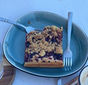Vanilla-lemon sponge cake with crumble and berries   at Omas Backstube in Vienna