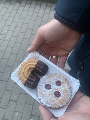 Linzer Kipferl & Linzer Auge  at Omas Backstube in Vienna