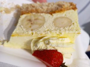 Bananenschnitte at Omas Backstube in Vienna