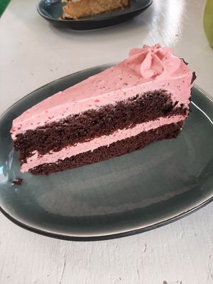 Himbeere-Schokoladetorte at Omas Backstube in Vienna