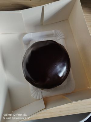 Vegan sacher at Omas Backstube in Vienna