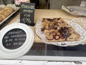 Crumb cake at Omas Backstube in Vienna