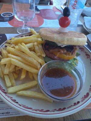 Hamburguesa vegana (11.50€) at Santa Francesinha in Porto