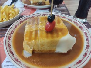 Francesinha vegana at Santa Francesinha in Porto