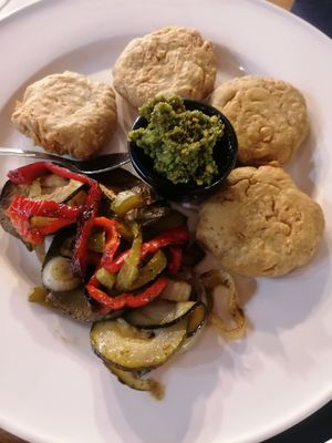 Escalopines de tofu con salsa de pesto at Madre Tierra in Toledo