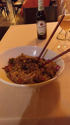 Noodles with vegetables wok / wok de fideos con vegetales at Madre Tierra in Toledo