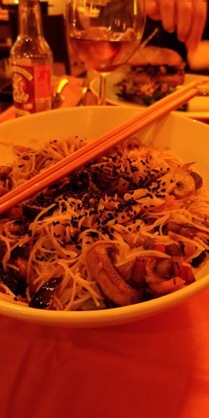 Vegan rice noodles wok at Madre Tierra in Toledo