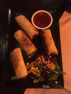 Rollitos de primavera veganos. at Madre Tierra in Toledo