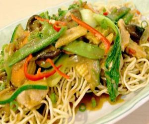 Vietnamese dishes at Loving Hut - Maria Kuhn Gasse in Vienna