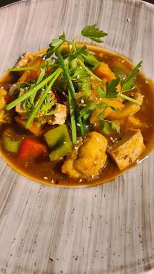 Tofu kantonesisch at Loving Hut - Maria Kuhn Gasse in Vienna