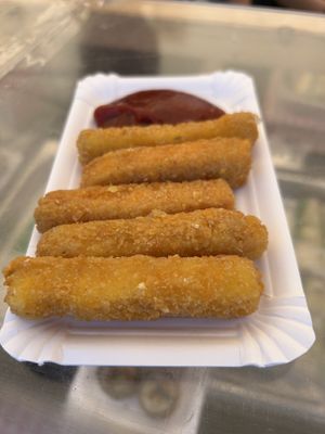5pc Cheese Sticks 6,50€  at Loving Hut - Maria Kuhn Gasse in Vienna