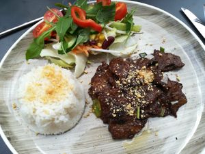 BBQ beef stripes with veggies at Loving Hut - Maria Kuhn Gasse in Vienna