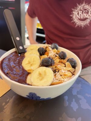 Açaí bowl at ECHT in Alkmaar
